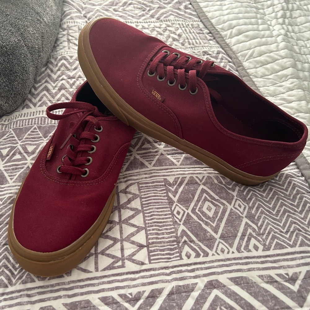 Maroon euc vans men’s size 10